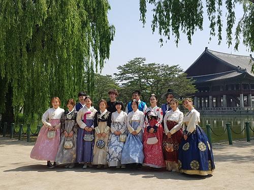Traditional Palace & Hanbok Experience